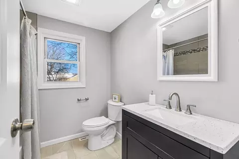 Bath - 207 Lamont St, Springfield, MA 01119 photo 1 of 4