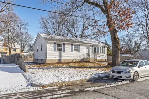 Exterior - 207 Lamont St, Springfield, MA 01119 photo 6 of 7