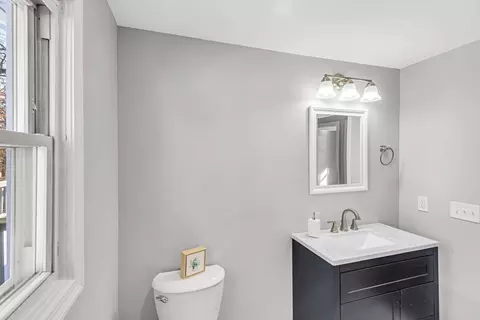 Bath - 207 Lamont St, Springfield, MA 01119 photo 3 of 4