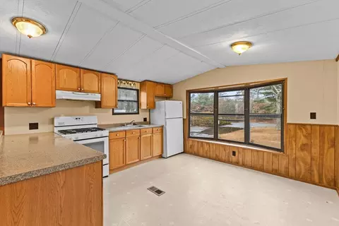 43 Regina St, Wareham, MA 02538 photo 2
