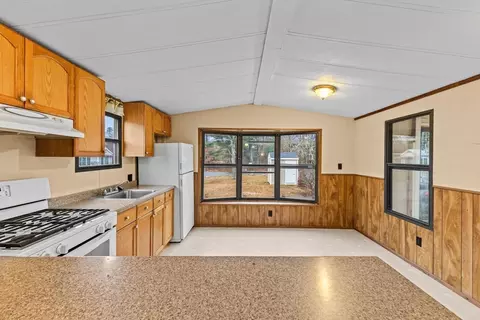 43 Regina St, Wareham, MA 02538 photo 3