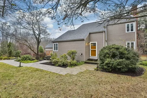 25 Fay Ln, Northborough, MA 01532