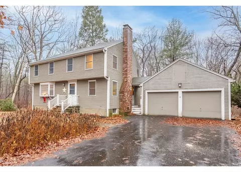 30 Robbins Dr, Carlisle, MA 01741
