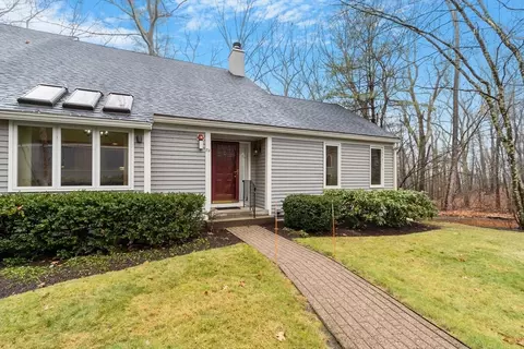 70 Birchwood Ln #70, Lincoln, MA 01773