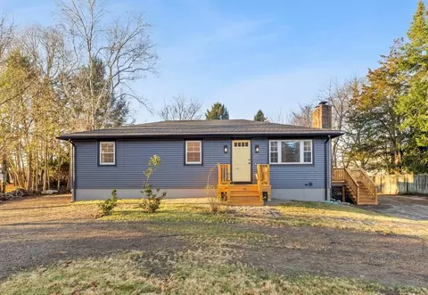 675 Middleboro Ave, Taunton, MA 02718