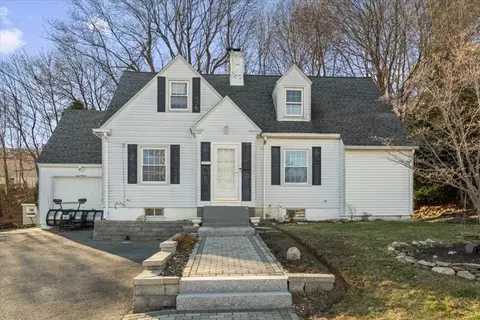 17 Sunny Hill Dr, Worcester, MA 01602