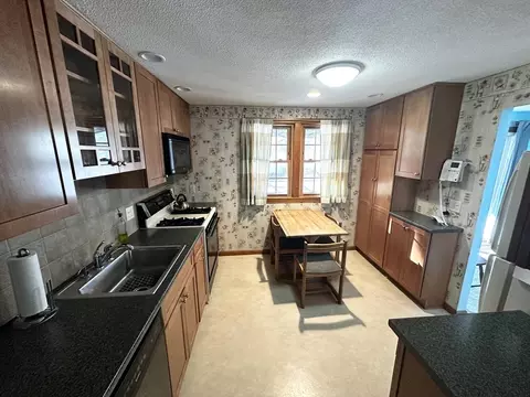 Kitchen - 32 Mohawk Path, Bellingham, MA 02019 photo 1 of 3