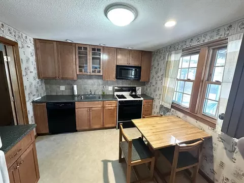 Kitchen - 32 Mohawk Path, Bellingham, MA 02019 photo 2 of 3