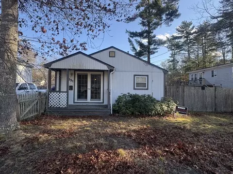 151 Lake Ave, Wareham, MA 02538
