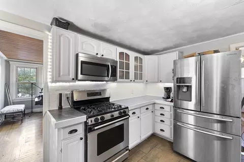 16 Pine St, West Springfield, MA 01089 photo 11