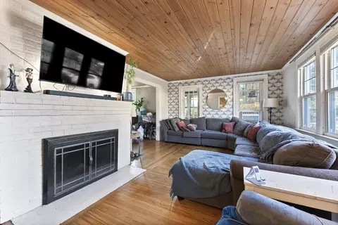 16 Pine St, West Springfield, MA 01089 photo 4