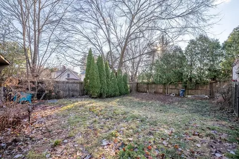16 Pine St, West Springfield, MA 01089 photo 3