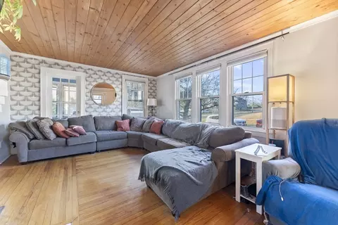 16 Pine St, West Springfield, MA 01089 photo 7