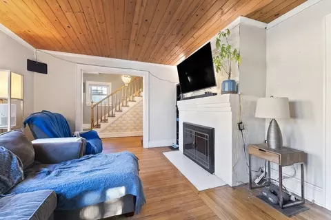 16 Pine St, West Springfield, MA 01089 photo 6