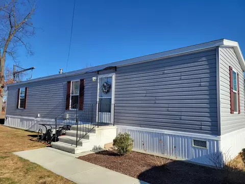 548 Kenyon Ave #57, Attleboro, MA 02703