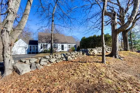 712 Salisbury St, Worcester, MA 01609