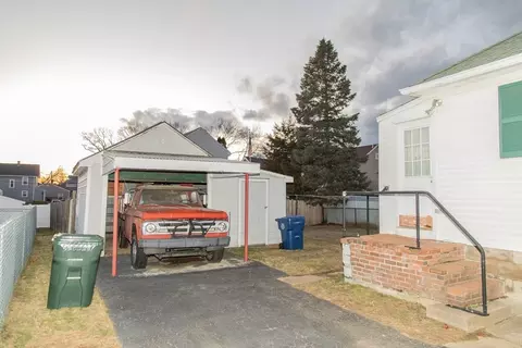 65 Lawrence St, Danvers, MA 01923 photo 4