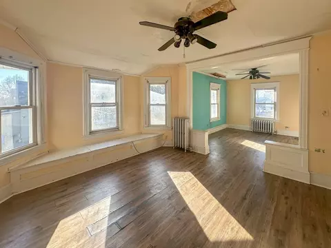 Living - 29-31 Rush St, Springfield, MA 01109 photo 3 of 5