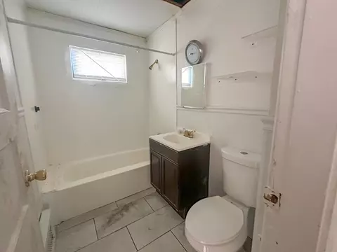 Bath - 29-31 Rush St, Springfield, MA 01109 photo 1 of 1