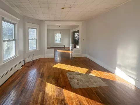 Living - 29-31 Rush St, Springfield, MA 01109 photo 1 of 5