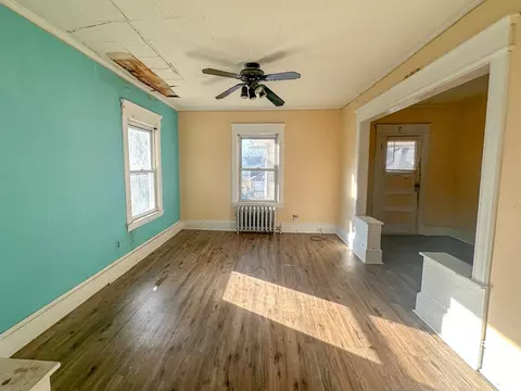 Living - 29-31 Rush St, Springfield, MA 01109 photo 4 of 5