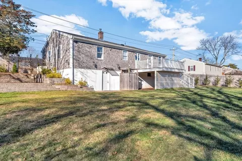 51 Homestead Ln, Teaticket, MA 02536