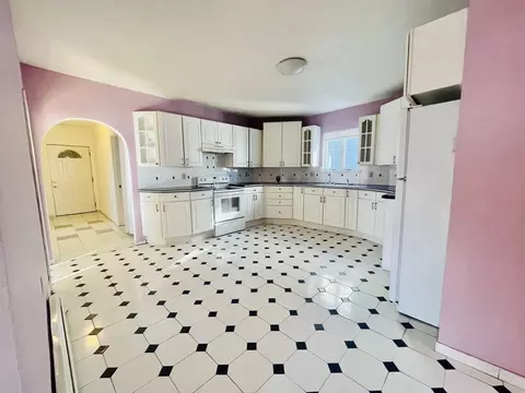 156 Park St #2, Beverly, MA 01915