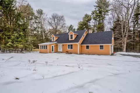 94 Amherst Rd, Pelham, MA 01002