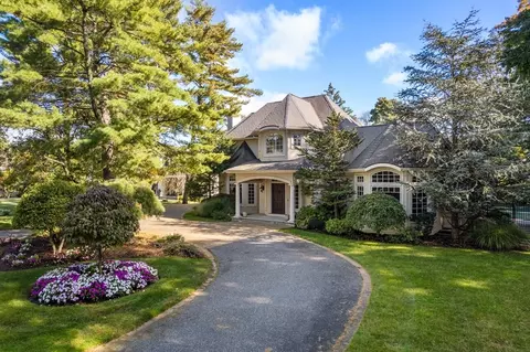 25 Cutler Ln, Brookline, MA 02467