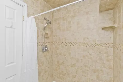 Bath - 39 Shad Row #39, Suffield, CT 06078 photo 4 of 5