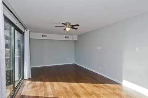 Living - 39 Shad Row #39, Suffield, CT 06078 photo 2 of 4