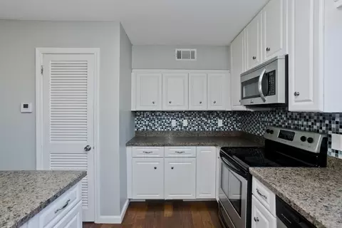 Kitchen - 39 Shad Row #39, Suffield, CT 06078 photo 3 of 6