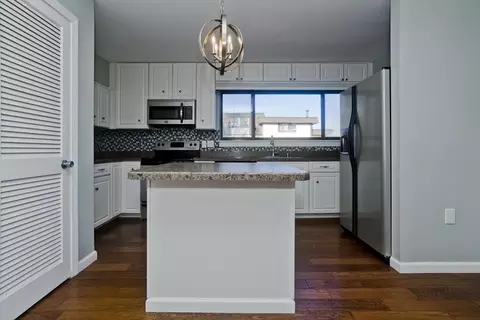 Kitchen - 39 Shad Row #39, Suffield, CT 06078 photo 5 of 6