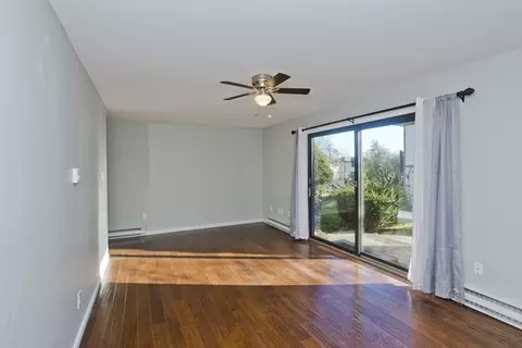 Living - 39 Shad Row #39, Suffield, CT 06078 photo 4 of 4
