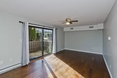 Living - 39 Shad Row #39, Suffield, CT 06078 photo 1 of 4