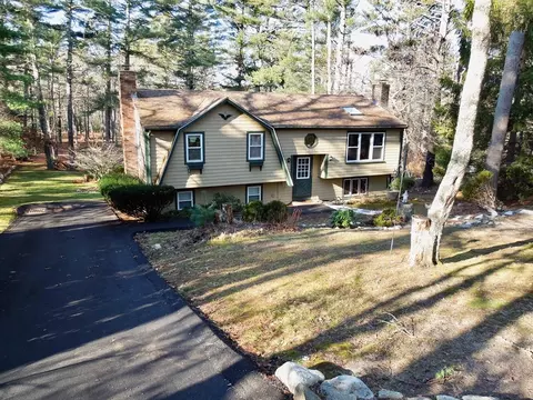 911 Long Pond Rd, Plymouth, MA 02360