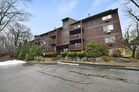 340 Sunderland Rd #9, Worcester, MA 01604