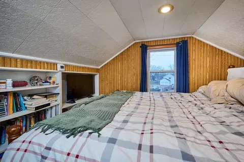 Bedroom - 14 Wiley Ave, Chicopee, MA 01020 photo 3 of 4