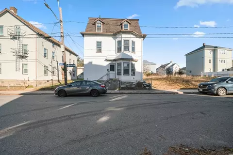 482 Snell St, Fall River, MA 02721