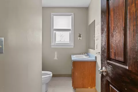 Bath - 606 New Boston Rd, Fall River, MA 02720 photo 1 of 4