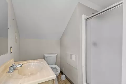 Bath - 606 New Boston Rd, Fall River, MA 02720 photo 4 of 4