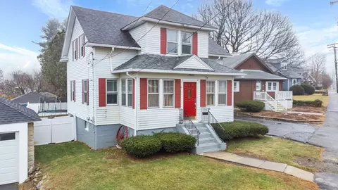 74 Quinapoxet Ln, Worcester, MA 01606