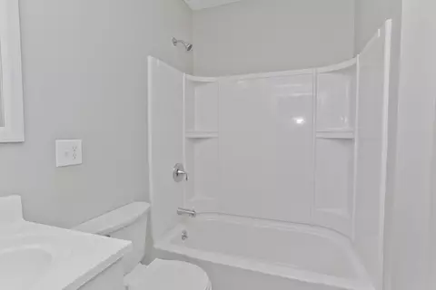 Bath - 34-36 Ruskin St, Springfield, MA 01108 photo 3 of 3