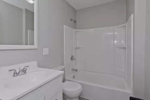 Bath - 34-36 Ruskin St, Springfield, MA 01108 photo 1 of 3
