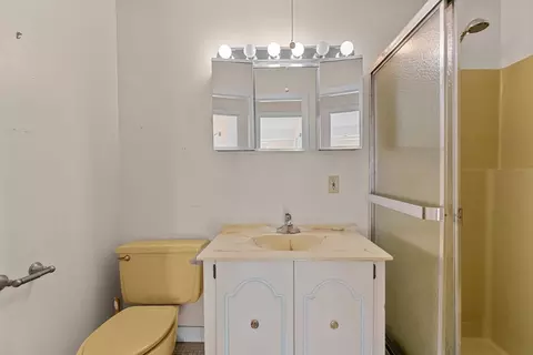 Bath - 4700 N Main St #1E, Fall River, MA 02720 photo 1 of 2