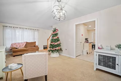 63 Agnes St, Springfield, MA 01118 photo 9