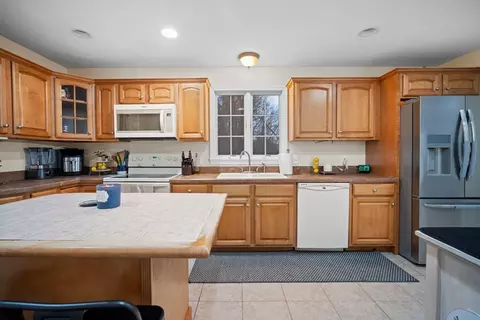 63 Agnes St, Springfield, MA 01118 photo 15