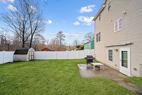 63 Agnes St, Springfield, MA 01118 photo 4