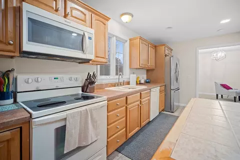 63 Agnes St, Springfield, MA 01118 photo 14
