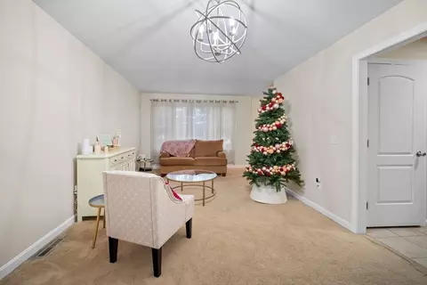 63 Agnes St, Springfield, MA 01118 photo 8